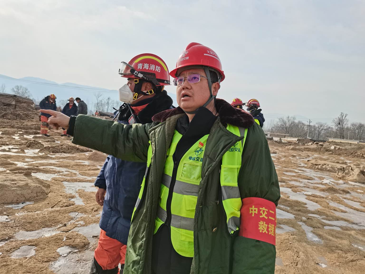 現(xiàn)場(chǎng)指揮.jpg 現(xiàn)場(chǎng)指揮.jpg