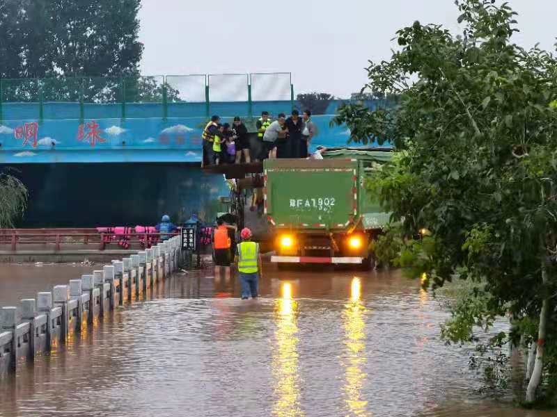 鶴輝項目轉(zhuǎn)移群眾.jpg 鶴輝項目轉(zhuǎn)移群眾.jpg