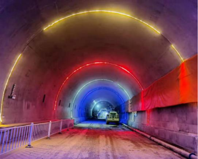 樂化隧道洞內燈帶.jpg 樂化隧道洞內燈帶.jpg